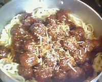Espaguete com almôndegas