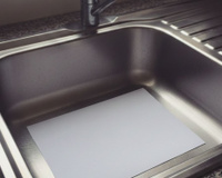 Quando saio de casa, sempre coloco um copo e uma folha de papel na pia e fico feliz com a minha esperteza.