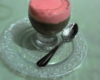 Creme sensação morango com chocolate