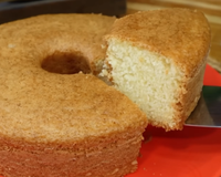 Bolo de água é simples, barato, fácil e fica pronto em 3 minutos (sem ovo e sem leite!)