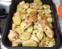 Frango com batatas no forno simples