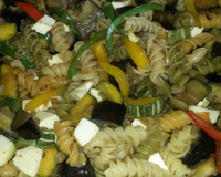 Macarrão rápido com beringela e mussarela