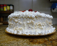 Bolo merengue de morango