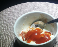 Sorvete de queijo com calda de goiabada