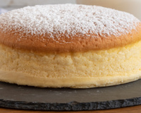 Bolo nuvem com apenas 2 ingredientes: uma sobremesa leve, fofinha e muito fácil de fazer