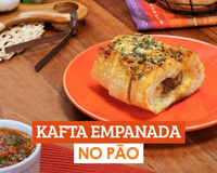 Kafta empanada no pão com queijo