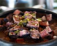 Nem só costelinha: o TudoGostoso revela as 3 melhores carnes para a feijoada, segundo açougueiros