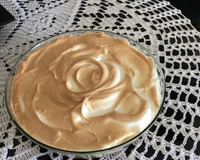 Chico balanceado com banana