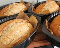 Esse pão de 4 ingredientes é o mais fácil e barato que eu já fiz: não precisa sovar e tem essa casquinha crocante