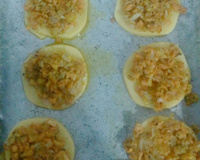 Polenta à manteiga com cenoura e cebola