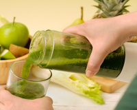 O erro que quase todo mundo comete ao fazer suco de frutas e que acaba com os benefícios da bebida