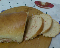 Pão recheado com presunto e queijo