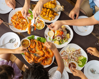 10 coisas que pessoas da classe média baixa fazem em restaurantes sem perceber como são vistas pelos outros