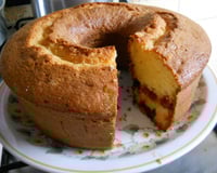 Bolo de fubá com goiabada