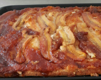 Bolo invertido de banana caramelada de liquidificador