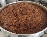 Bolo de maçã, nozes e damasco