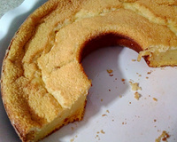 Broa cremosa de fubá com queijo e coco