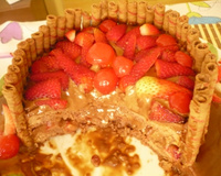 Bolo chocolate com morango fácil