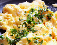 Ovos mexidos de café da manhã