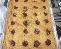 Torta de banana com pedaços de chocolate