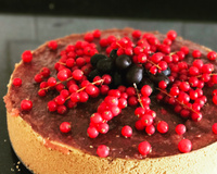 Cheesecake com calda de frutas vermelhas