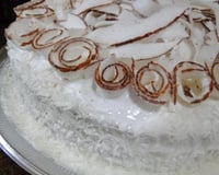 Bolo de coco com ameixa