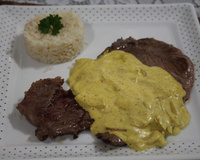 Bife ao molho de mostarda