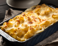 Já pré-aquece o forno: esse macarrão de travessa gratinado vai conquistar a família inteira no almoço de domingo