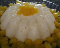 Manjar de coco com calda de abacaxi