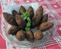 Quibe de linguiça FRITO ou no FORNO: aprenda como fazer essa receita fácil e cheia de sabor