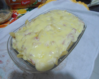 Macarrão com presunto e molho branco