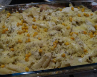 Macarrão gratinado com frango e queijos