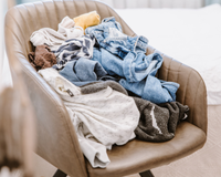 Pessoas que empilham roupa suja na cadeira do quarto, costumam ter esses 5 hábitos em comum