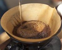 O jeito errado de coar o café afeta totalmente o sabor da bebida: você está bebendo café ruim sem precisar por causa desse pequeno detalhe