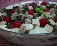 Sobremesa de sorvete com chocolate