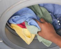Pare de apostar apenas no bicarbonato: descubra como o percarbonato de sódio pode ser usado na lavagem de roupas