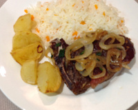 Chuleta assada com batatas