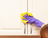 Limpe o armário da cozinha do jeito certo