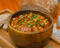 Você sabia que existe feijoada francesa? Revelamos como fazer cassoulet em casa