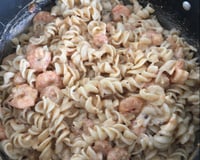 Macarrão penne ao molho de camarão