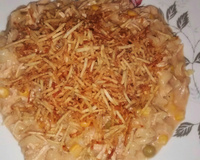 Macarrão com estrogonofe de frango rápido e fácil