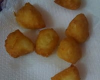 Bolinho de batata com queijo (melhor do que batata-frita)