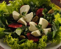 Salada de rúcula com palmito e azeitonas