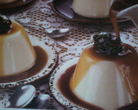Flan de coco com ameixa