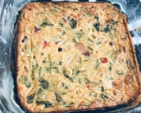 Omelete de queijo e alho-poró