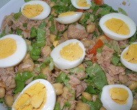 Salada de grão-de-bico com atum