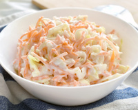 Coleslaw dressing: como fazer o molho cremoso perfeito para salada de repolho de um jeito muito fácil