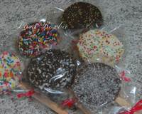 Pirulito de brigadeiro com bolacha Maria