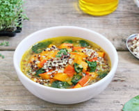 3 sopas com proteína vegetal para ganhar músculos e focar na sua dieta