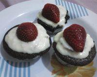 Cupcake de chocolate com recheio de beijinho